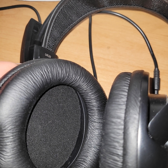 Headphones - Picture 3 of 4